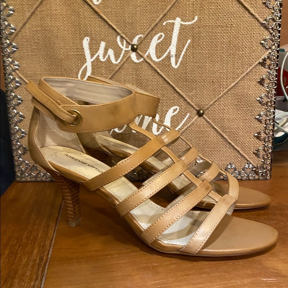 NWOT Adrienne Vittadini Roman Strap Heels 9.5